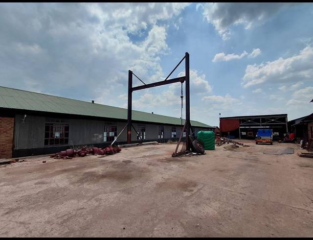 4,367M² WORKSHOP FOR SALE IN TRIM PARK